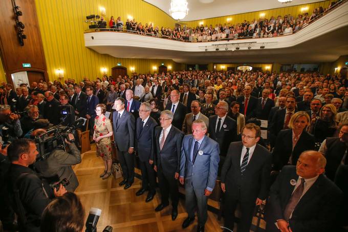 Predsednik Pahor in avstrijski predsednik van der Bellen sta se po zaključku uradnega obiska v Sloveniji skupaj udeležila slovesnosti ob 60. obletnici Slovenske gimnazije v Celovcu
